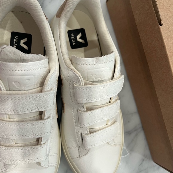 Veja Women’s Recife Low Top Sneakers - Picture 5 of 7